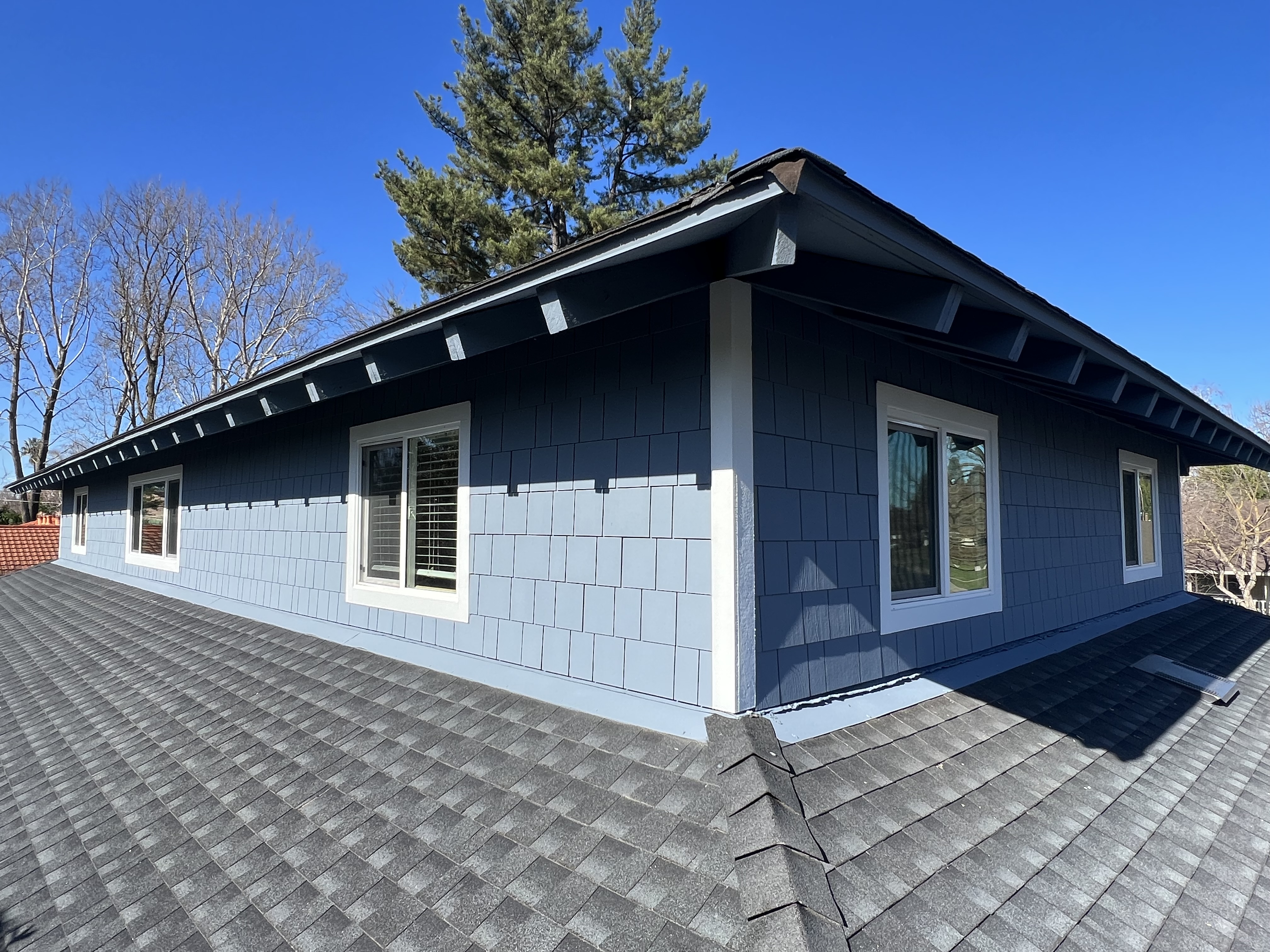James Hardie shingle siding in Arctic White and Evening Blue on a home in Fair Oaks, California by Pacifex Siding