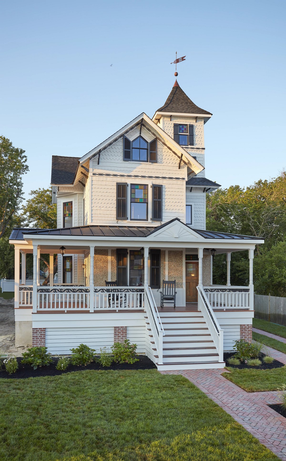 Victorian home with CertainTeed Cedar Impressions shake and scallop siding