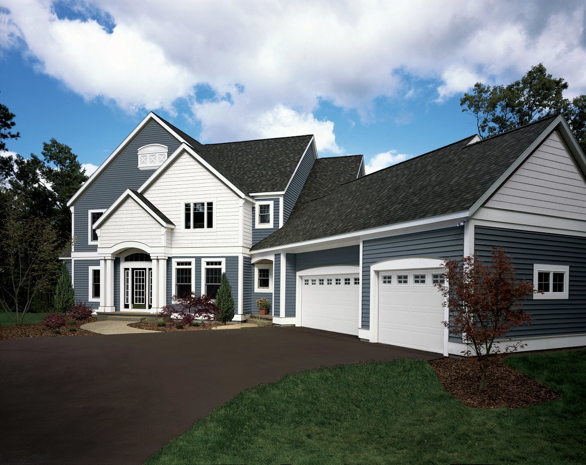 Home with CertainTeed Monogram traditional clapboard vinyl siding